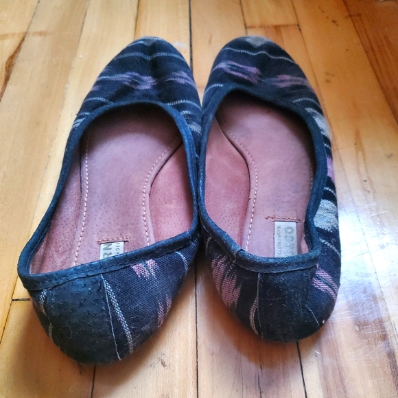 Handmade Osborn Studio flats - Picture 2 of 3